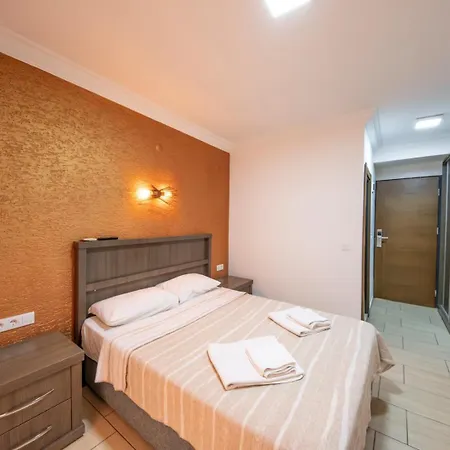 Marina Aparthotel 3*