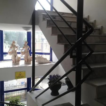 מלון דירות Marina 3*