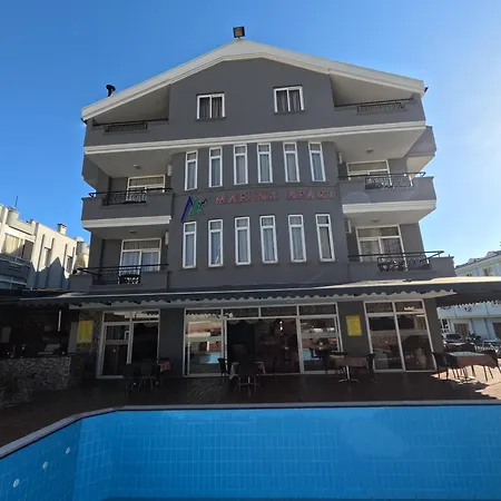Ξενοδοχείο με διαμερίσματα Marina 3*